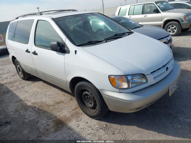 1998 TOYOTA SIENNA XLE