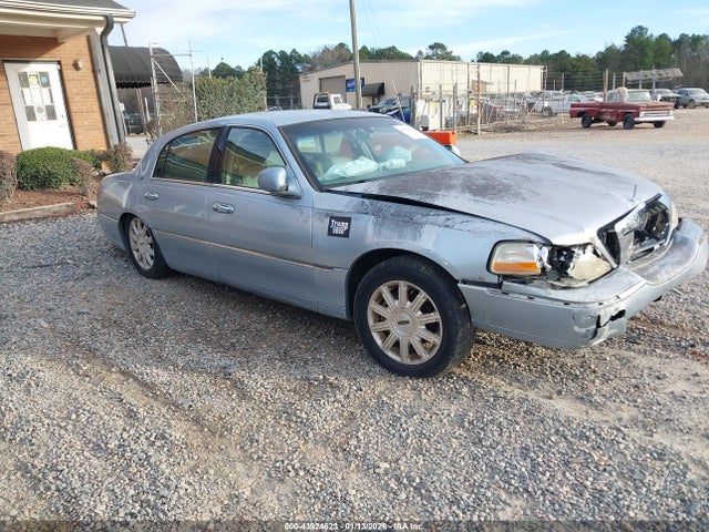 2006 LINCOLN TOWN CAR SIGNATURE LIMITED