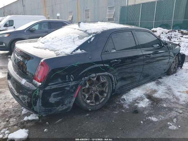صورة 4 لـ 2018 Chrysler 300 300S AWD