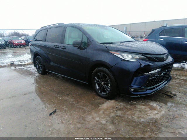 2026 TOYOTA SIENNA 