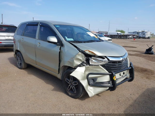 2019 TOYOTA AVANAS 