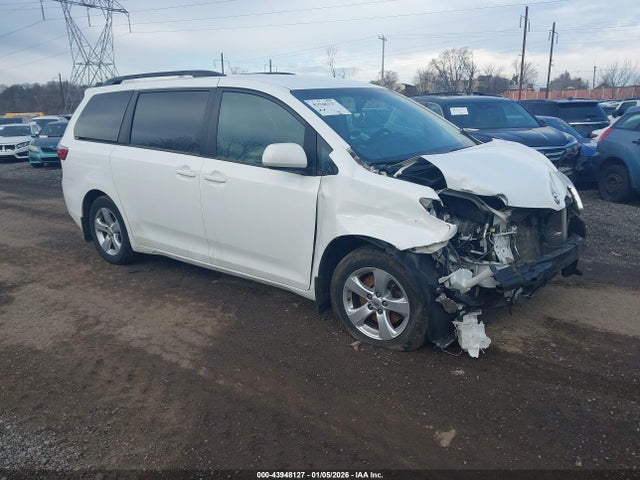 2017 TOYOTA SIENNA LE 8 PASSENGER