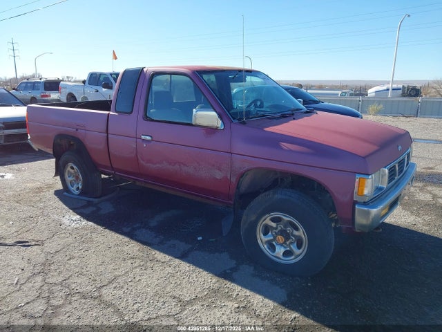 1995 NISSAN TRUCK KING CAB SE/KING CAB XE