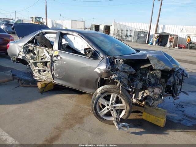 2012 TOYOTA CAMRY SE