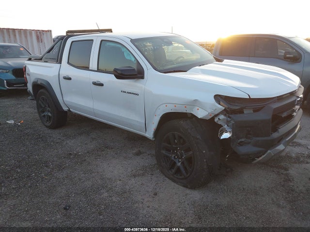 CHEVROLET COLORADO 4WD TRAIL BOSS - 1