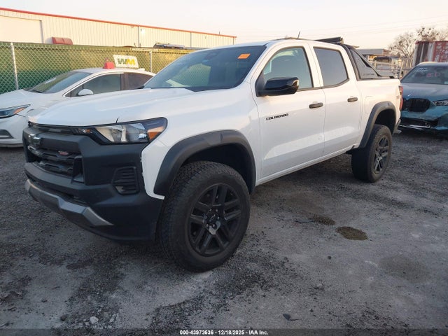 CHEVROLET COLORADO 4WD TRAIL BOSS - 2