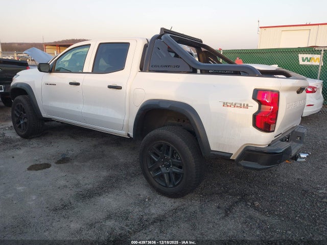 CHEVROLET COLORADO 4WD TRAIL BOSS - 3