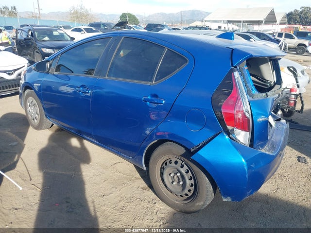 TOYOTA PRIUS C - 3