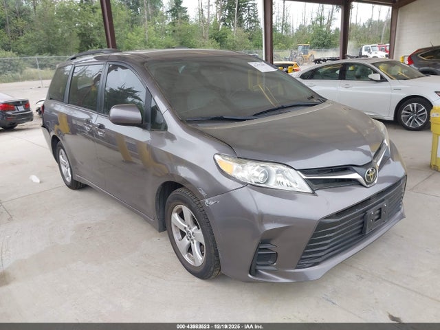 2018 TOYOTA SIENNA LE 8 PASSENGER