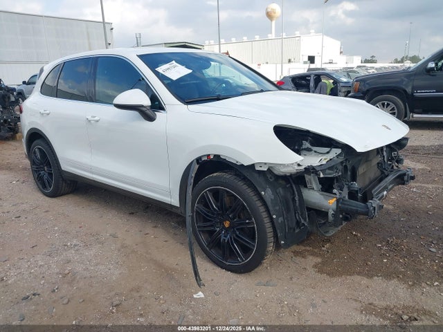 2016 PORSCHE CAYENNE 