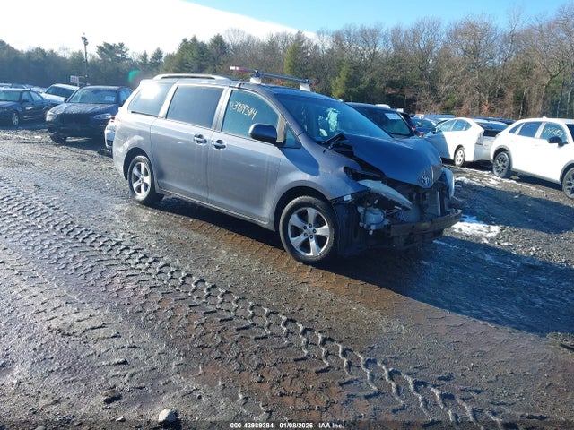 2014 TOYOTA SIENNA LE V6 8 PASSENGER