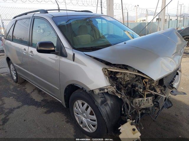 2009 TOYOTA SIENNA LE