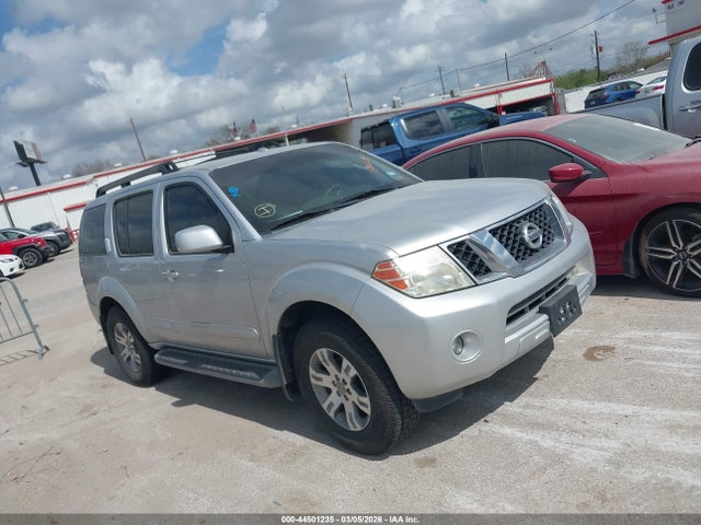2010 NISSAN PATHFINDER SE