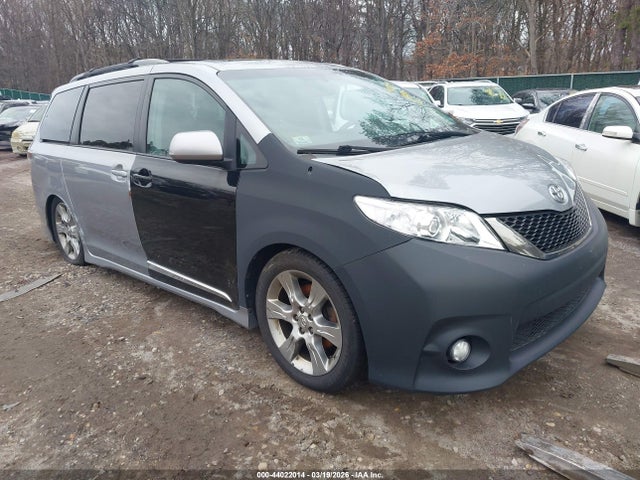 2012 TOYOTA SIENNA SE 8 PASSENGER