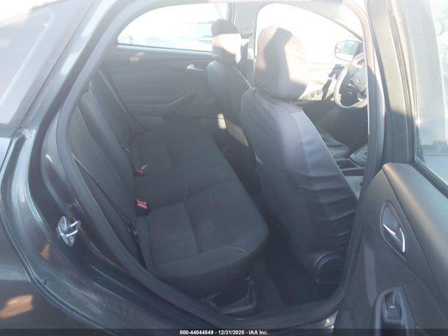 FORD FOCUS SE - 8