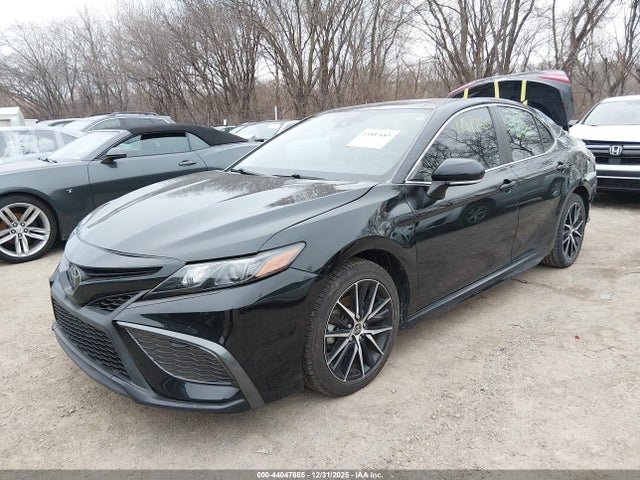 2022 Toyota CAMRY SE photo 2