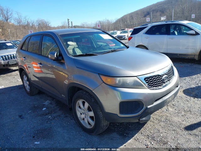 2013 KIA SORENTO LX