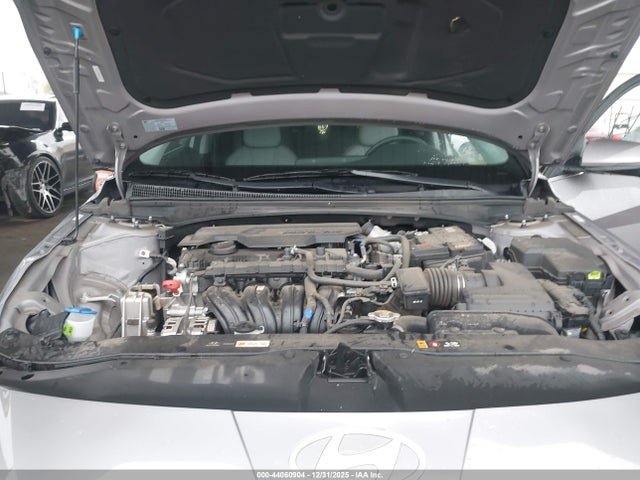 HYUNDAI ELANTRA LIMITED - 10