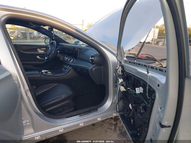 صورة 5 لـ 2018 Mercedes-BENZ E 300
