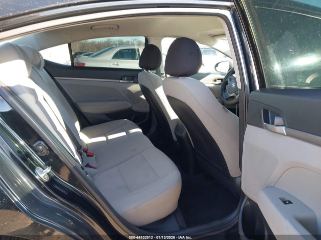 HYUNDAI ELANTRA SE - 8