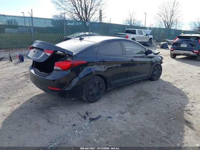 HYUNDAI ELANTRA SE - 4