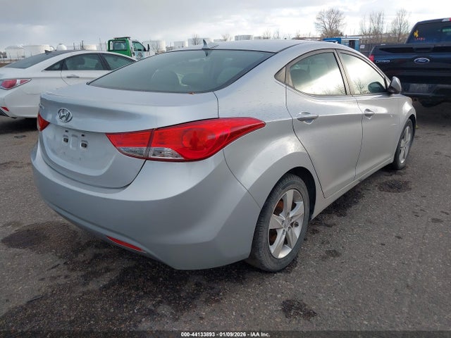 HYUNDAI ELANTRA GLS - 4