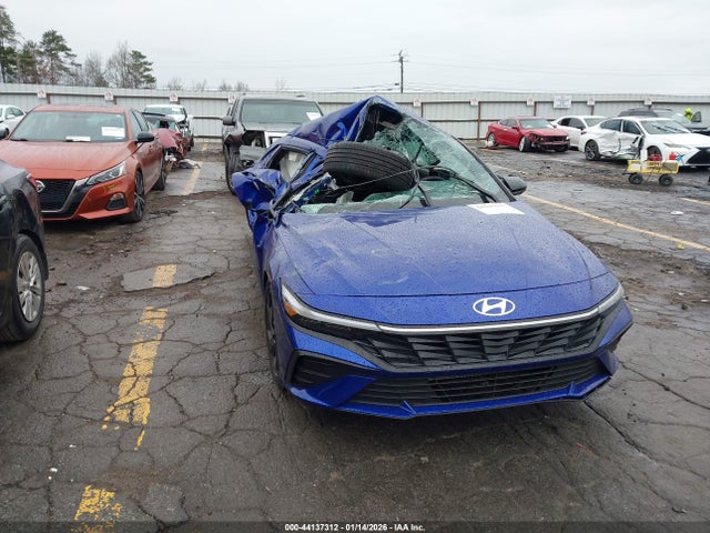 HYUNDAI ELANTRA SEL SPORT - 1