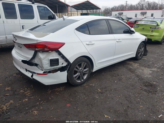 HYUNDAI ELANTRA SE - 4