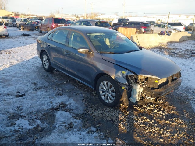 2013 VOLKSWAGEN PASSAT S