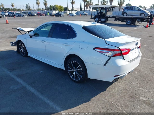 2020 TOYOTA CAMRY HYBRID SE 3