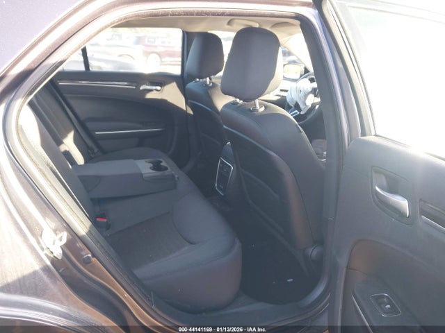 2019 Chrysler 300, VIN: 2C3CCARG2KH565315