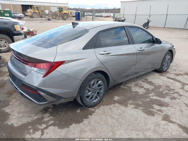 HYUNDAI ELANTRA SEL - 4