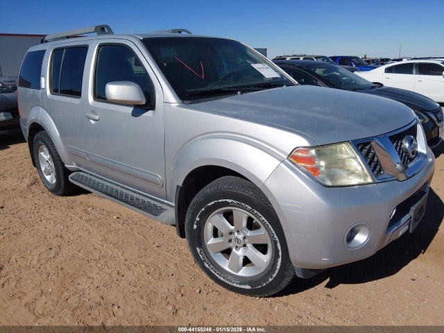 2011 NISSAN PATHFINDER SV