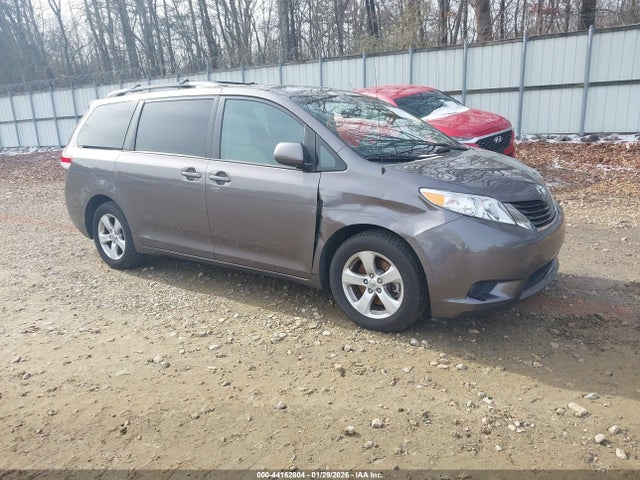2011 TOYOTA SIENNA LE V6