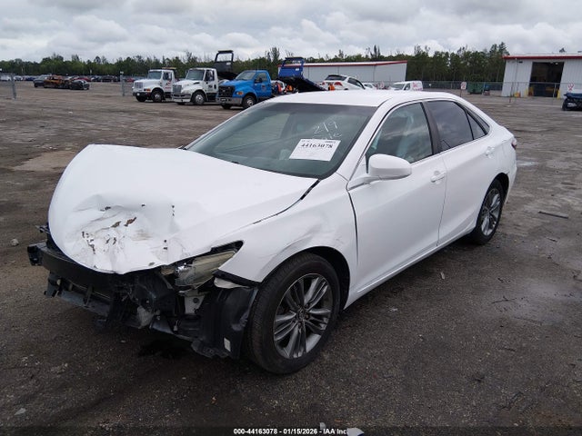 2015 Toyota CAMRY SE photo 2