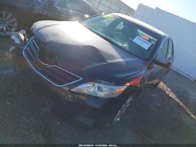 2011 Toyota CAMRY LE photo 2