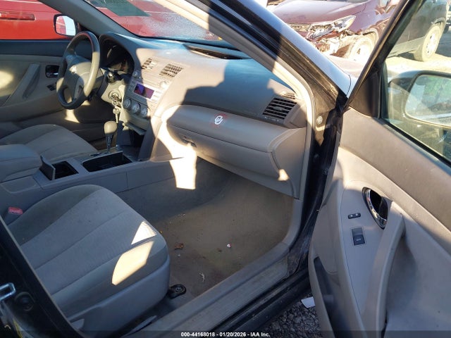 2011 Toyota CAMRY LE photo 5