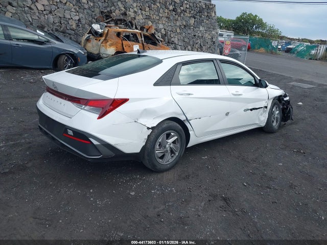 HYUNDAI ELANTRA SE - 4