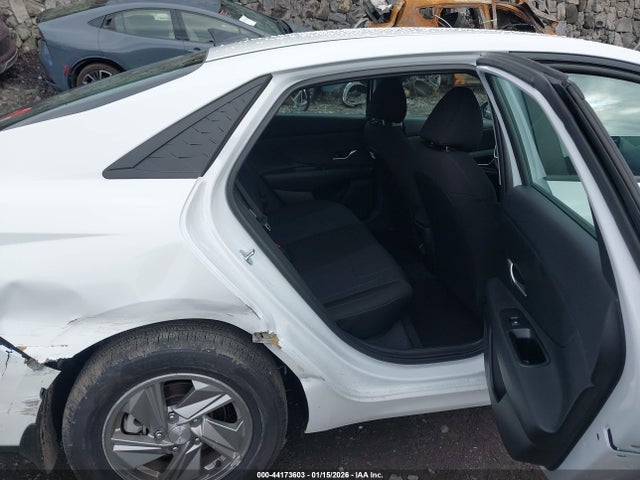 HYUNDAI ELANTRA SE - 8