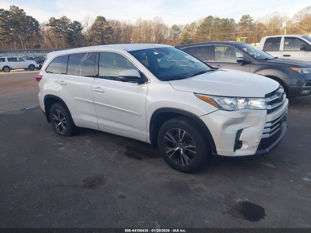 2017 TOYOTA HIGHLANDER LE