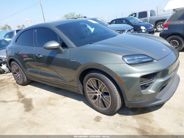 2025 PORSCHE MACAN 