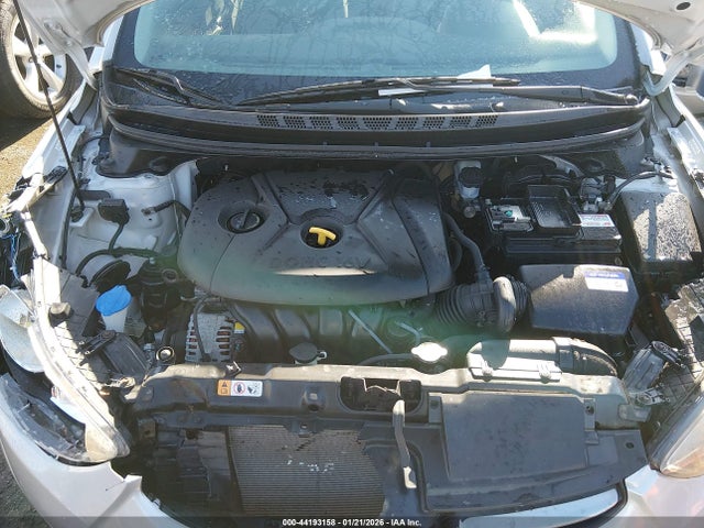 HYUNDAI ELANTRA - 10