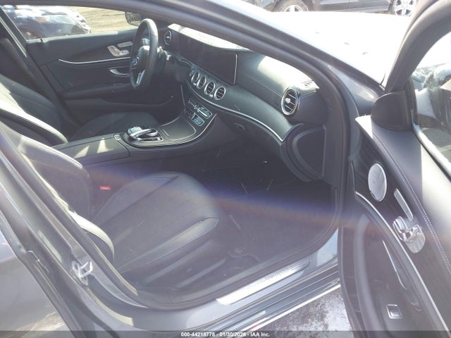 MERCEDES-BENZ E-CLASS - 5