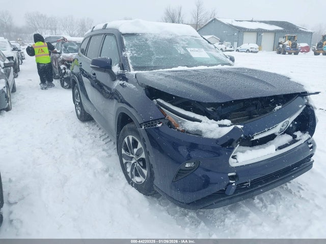 2022 TOYOTA HIGHLANDER XLE