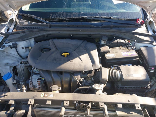 HYUNDAI ELANTRA GT - 10