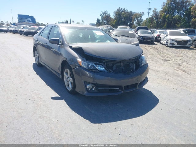 2014 TOYOTA CAMRY SE