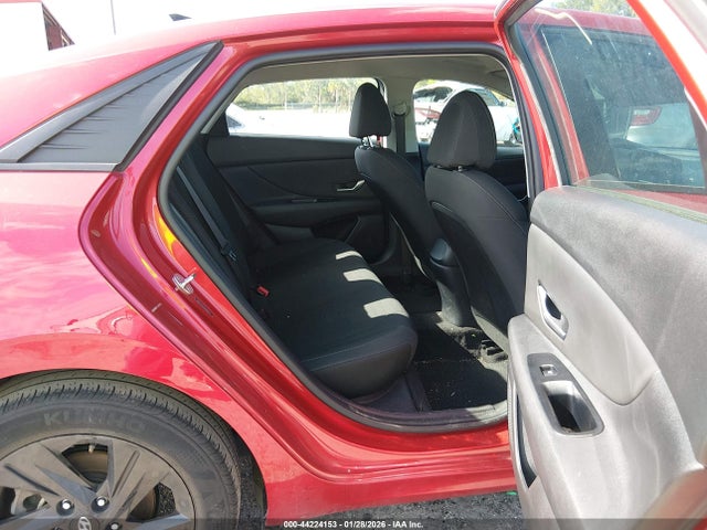 صورة 8 لـ 2021 Hyundai ELANTRA SEL