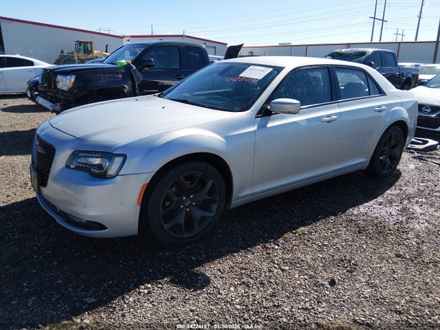 صورة 2 لـ 2021 Chrysler 300 300S