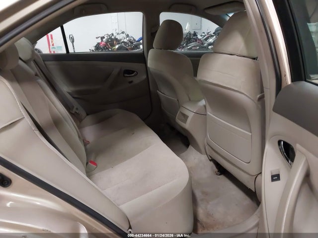 صورة 8 لـ 2010 Toyota CAMRY LE