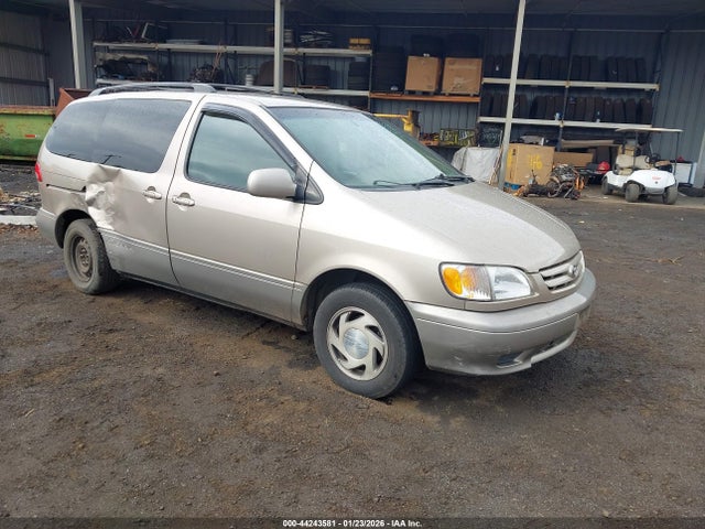 2003 TOYOTA SIENNA LE